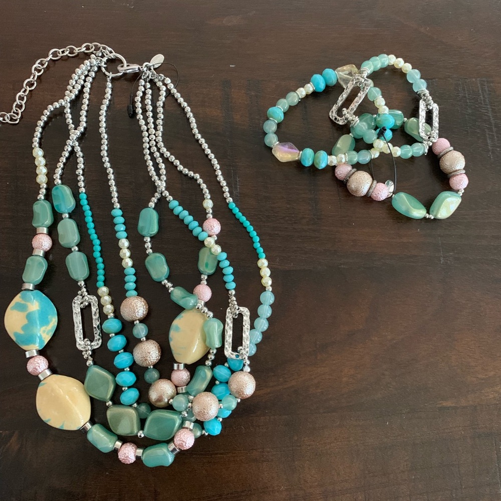 Necklace and bracelet set brand new